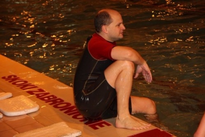 08120817_20081209_1480075826